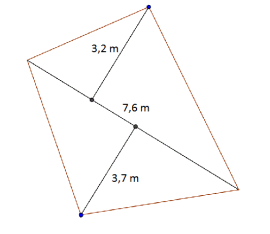 To trekanter med felles grunnlinje på 7,6 m. Den første har høyde 3,2 m, mens den andre har høyde 3,7 m